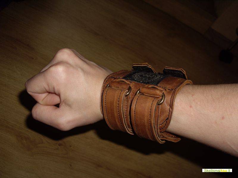 Dirželis riešui,riešo įtvaras 25 lt už porą,hand belt