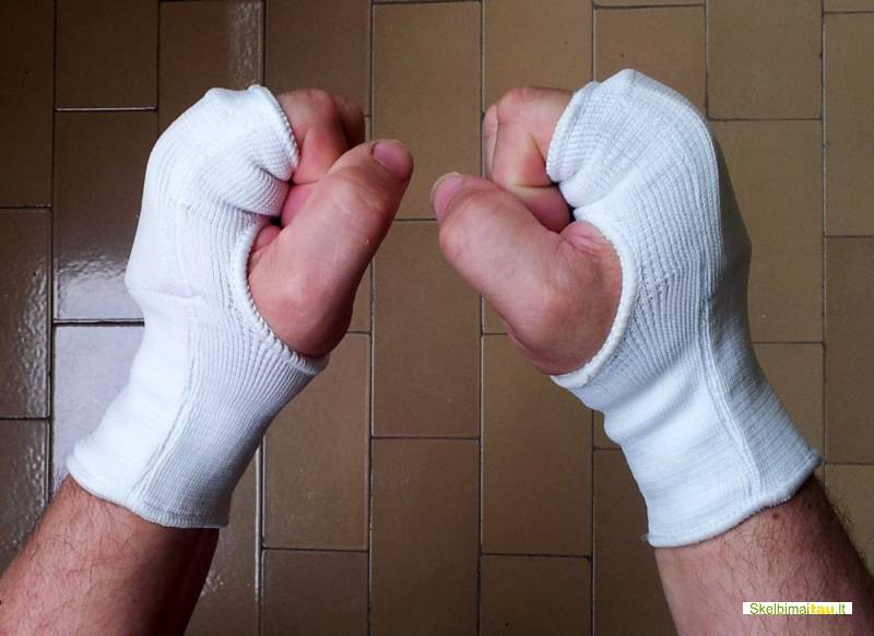 Karate pirštinės,pirštinės karate nuo 10 lt