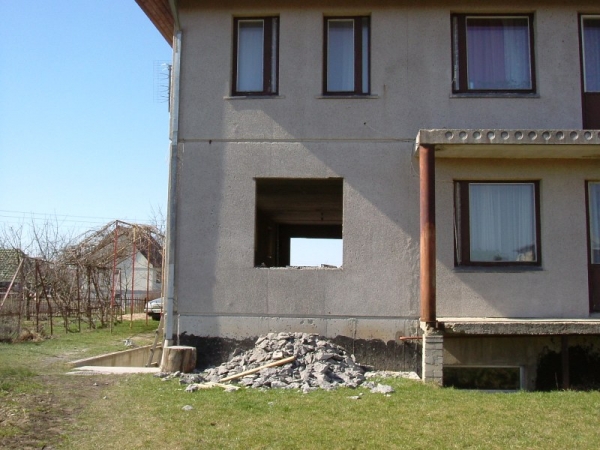 Angų išpjovimas durims, langams, laiptinėms ir kt.