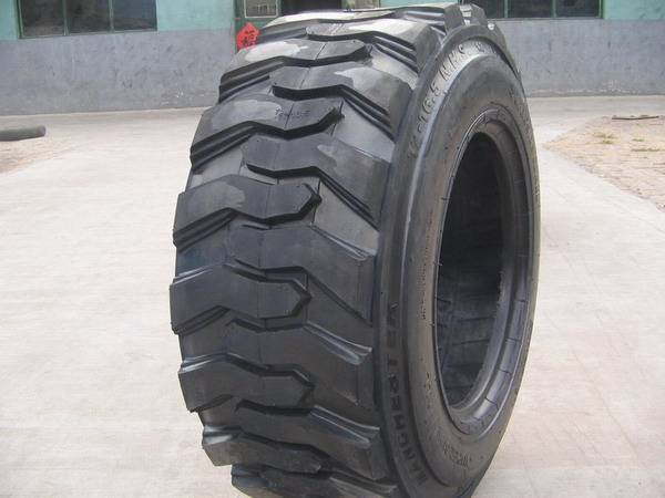 Ekskavatorių vikšrai, krautuvų padangos