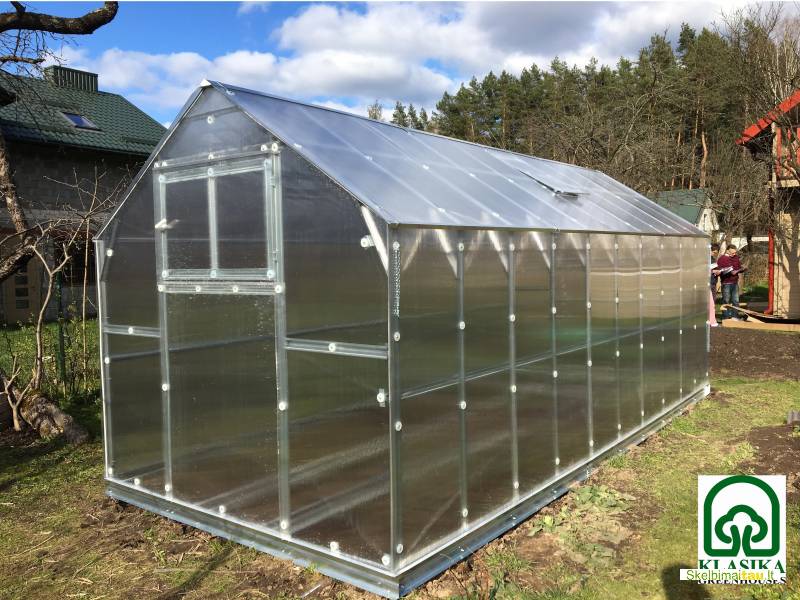 Šlaitinis šiltnamis klasika house