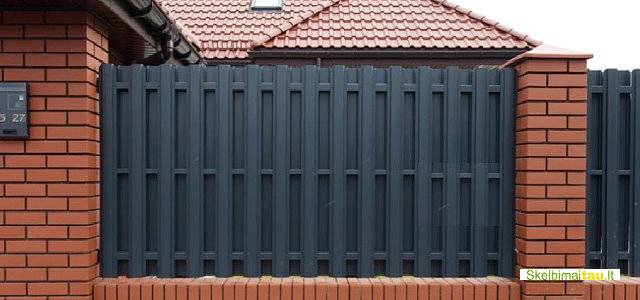 Medinių tvorų analogas - naujos kartos metalinių tvoralenčių