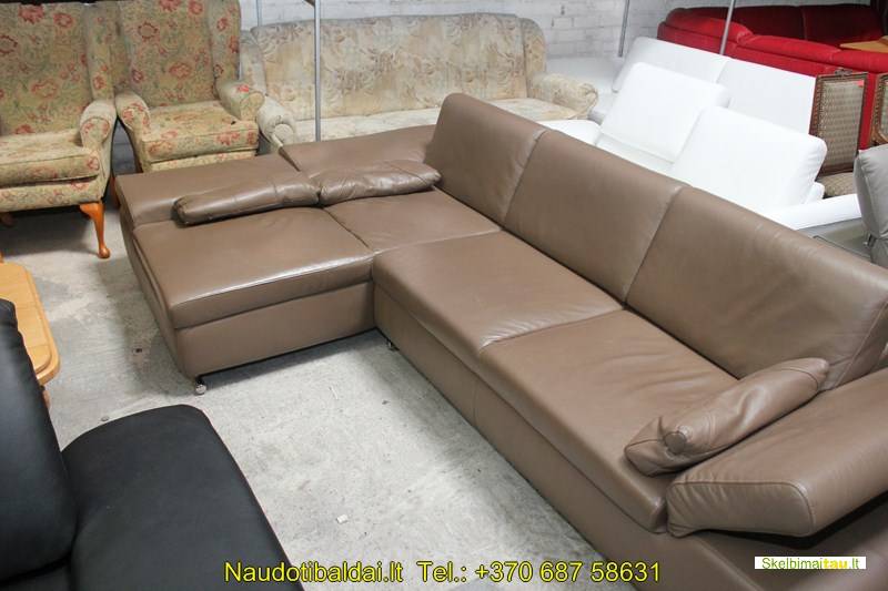 Natūralios odos kampas su pufu foteliu