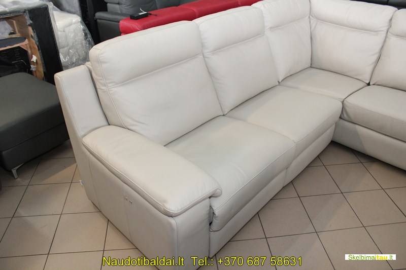 Natūralios odos kampas su reklainerio funkcijomis