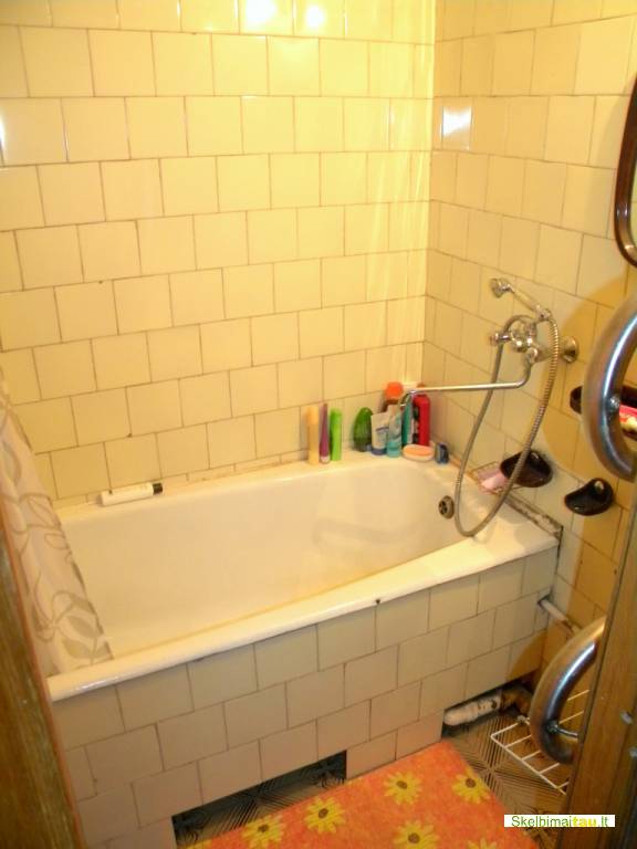 Trijų kambarių butas