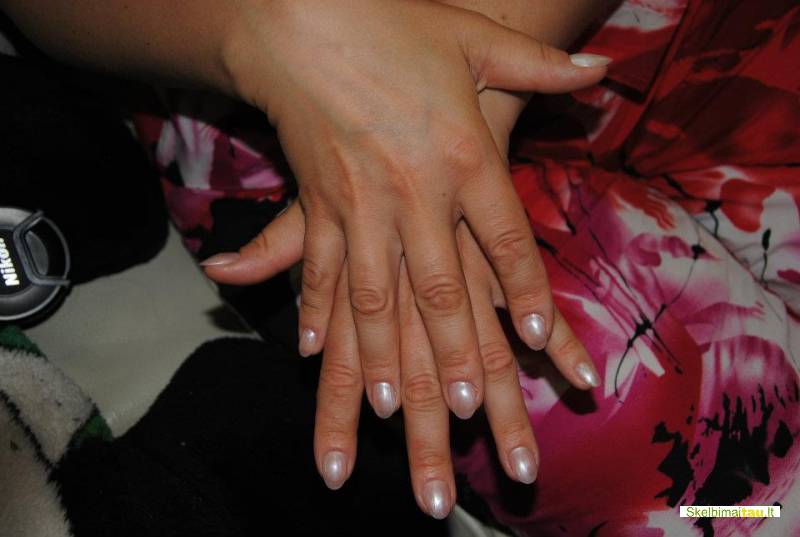 Gelinių nagų priauginimas