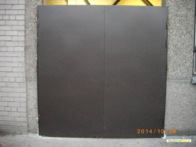 Metaliniai garazo vartai, sandeliuko durys