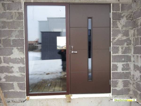 Metaliniai garazo vartai, sandeliuko durys