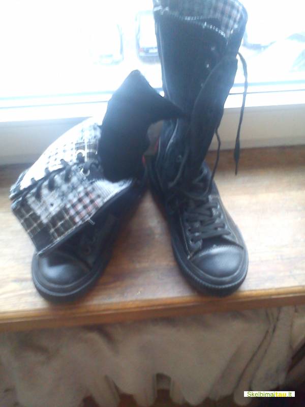 Nauji moteriski batai jaunimui