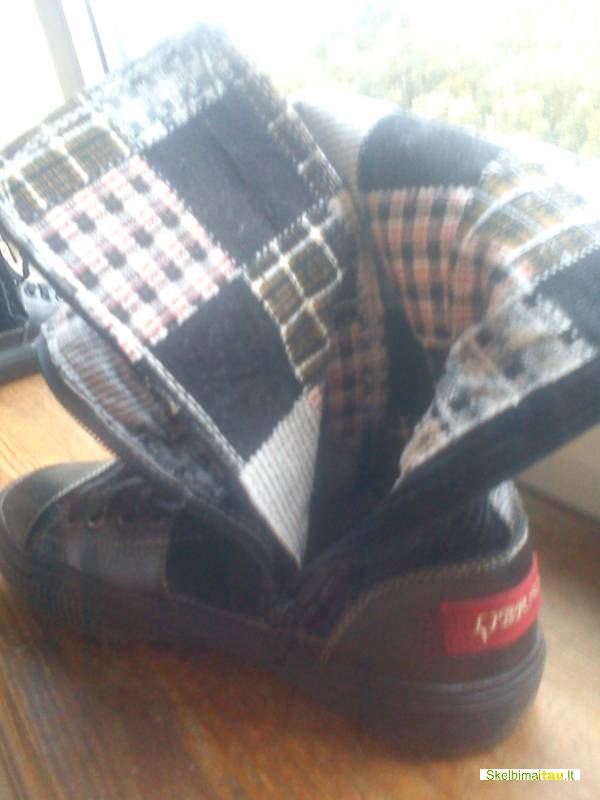 Nauji moteriski batai jaunimui