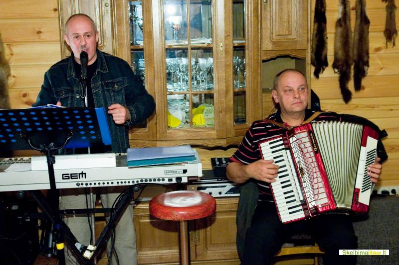 Muzikantai vestuvėms , gyva muzika ivairioms progoms .